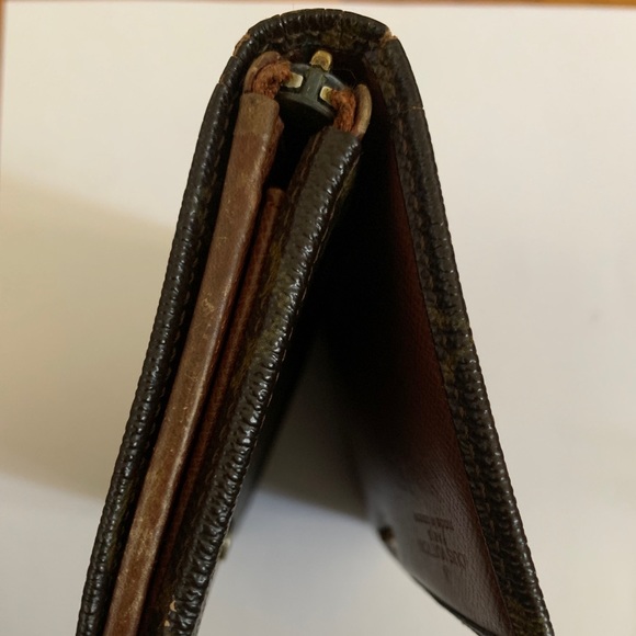 Vintage Louis Vuitton Monogram Wallet - Picture 11 of 11